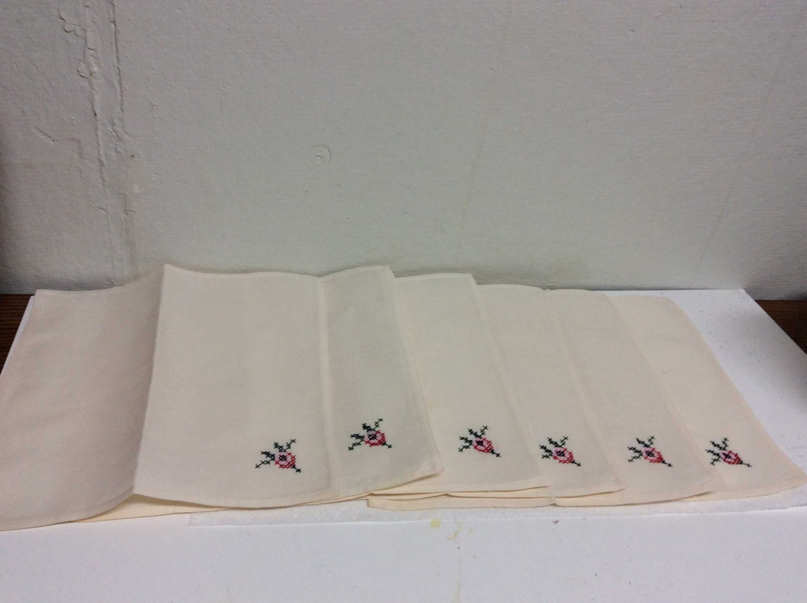 6 serviettes de table anciennes brodées