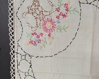 刺繍入りカットワ−クレ−スビンテージハンドメイドテーブルカバー 刺繍入りカットワ−クレ−スビンテージハンドメイドテーブルカバー