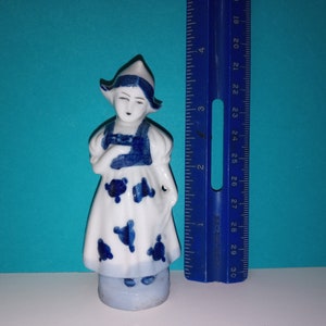 Vintage Mädchen Figur - Blau und Weiß - Japan - (NBPE#2014)