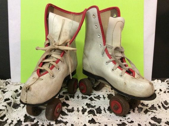 Vintage Boot Metal Wheels Roller Skates - White, … - image 1