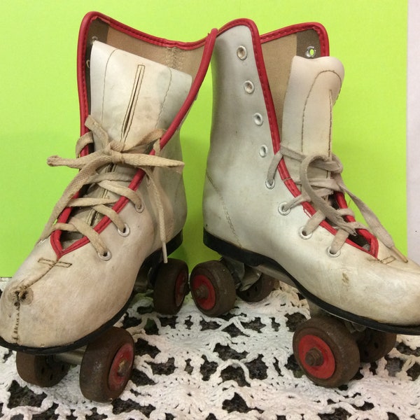 Vintage Boot Metal Wheels Rolschaatsen - Wit, Rood en Zwart - (NBPE#840)