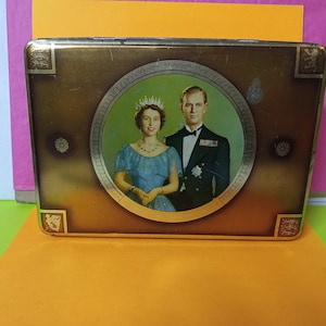 1947 Commemorative Engagement Tin - Queen Elizabeth & Prince Phillip - Vintage - (NBPE#1397)