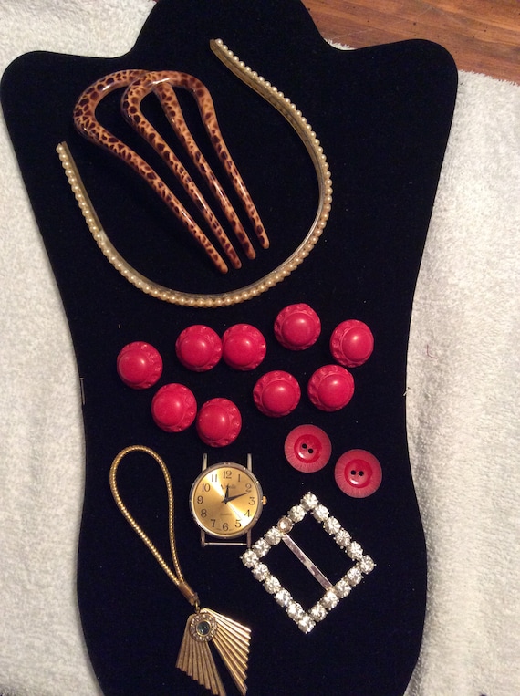 Vintage Variety Grab Bag: Hair Accessories, Buttons, Watch  display picture 2