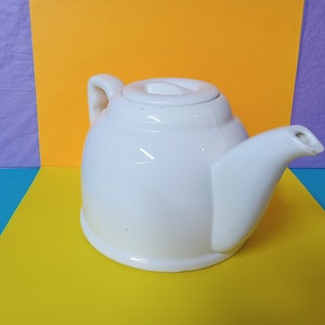 Vintage White Porcelain Tea Pot - As is - (NBPE#1421)