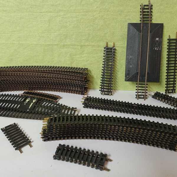 HO Track Pieces - Various Sizes & Makers - 40 Pieces - (NBPE#1428)