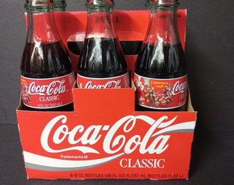 DECORATOR PURPOSE Only! 1998 Christmas Coca-Cola 6 Pack - (NBPE#2387)