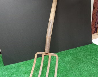 Vintage/Antique Pitch Fork - For Decorating Only - Primitive - (NBPE#2481)