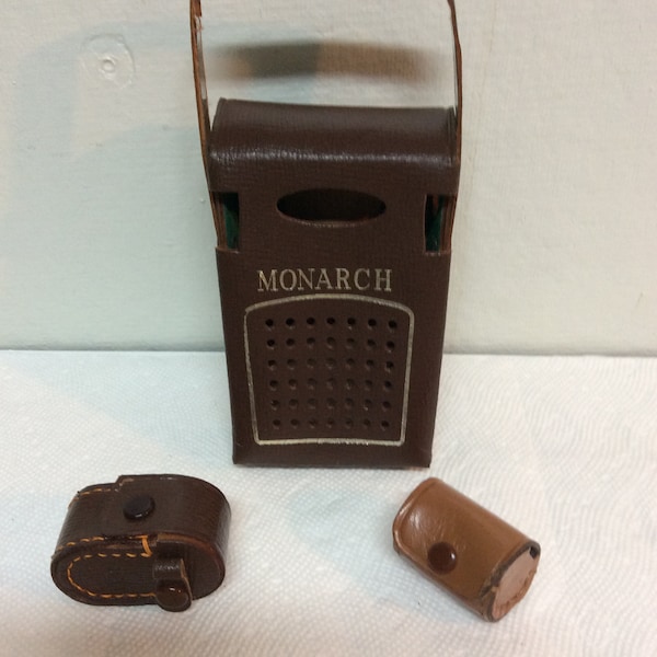 Monarch Leather Transistor Radio Cover and 2 Ear Plugs with Leather Storage Vintage (NBPE401)