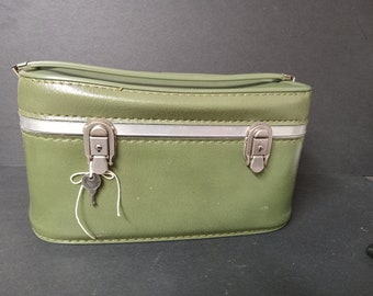 Vintage Soft Top Train Case - Green - Locking w/Key - (NBPE#2488)