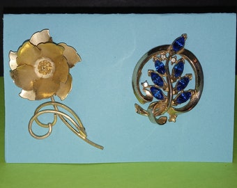 2 Vintage Pins - A Gold Tone Flower and a Round Gold Piece W