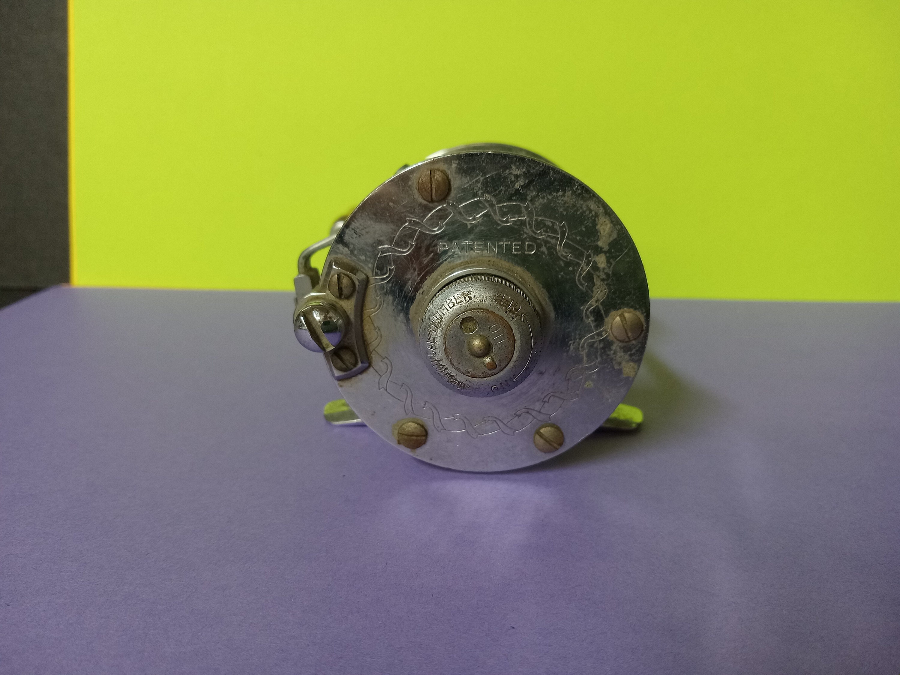 Moulinet De Pêche Vintage Pflueger Skilkabot N° 1953 – Gravure Et Ligne Multicolore – USA