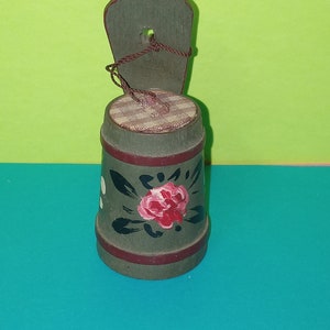 Vintage met de hand beschilderd vat opslagminiatuur - groen en roze - (NBPE#1976)