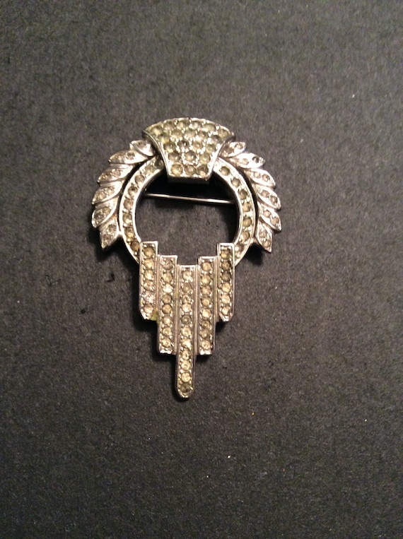 Broche Ancienne Style Art Déco Géométrique Avec Strass - Métal Argenté Et Cristal, Occasion
