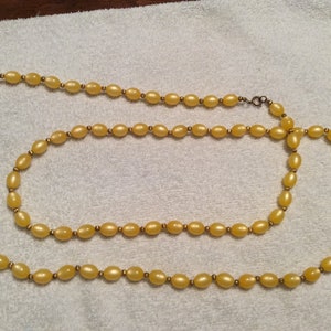 54&quot; Vintage Beautiful Yellow Beads with small gold bead accents and 1960 Earrings Amazing - (NBPE#150)