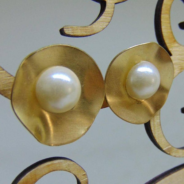 Princess Kate Inspired Gold Hammered Pearl Earrings