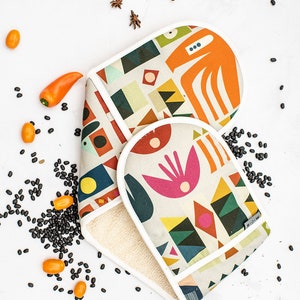 Scandinavian Folk Oven Mitts, Swedish Folk Oven Gloves, Nordic Print Double Oven Gloves, Scandinavian Print Oven Mitts, Modern Kitchen Decor