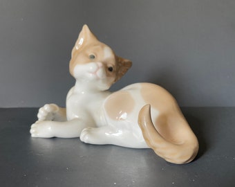 lladro surprised cat