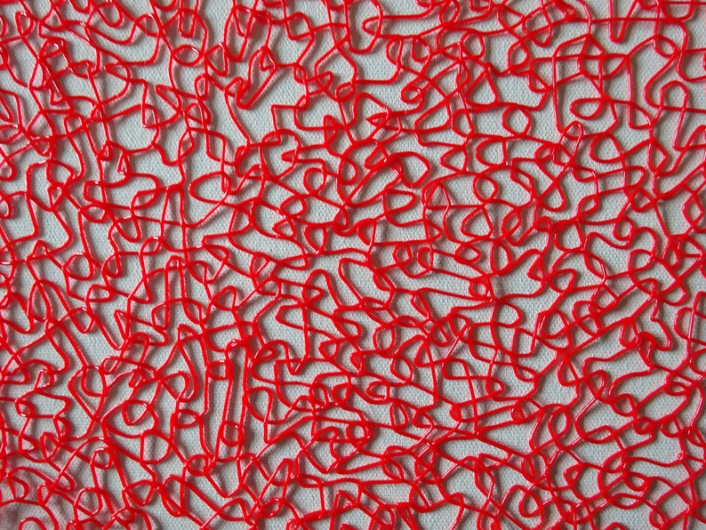 Puede incluir: Patr&oacute;n abstracto rojo sobre fondo blanco. El patr&oacute;n est&aacute; formado por muchas peque&ntilde;as bucles y l&iacute;neas interconectadas.