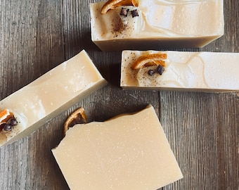 Jabón de leche de cabra con clavo y naranja / Jabón natural / Jabón de leche de cabra / Hecho a mano con aceites esenciales / Jabón procesado en frío