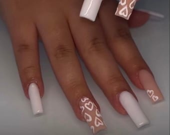 ASHLEY-uñas de corazón-uñas postizas-uñas blancas-uñas de lujo-uñas  estéticas-uñas de fiesta-uñas de San Valentín
