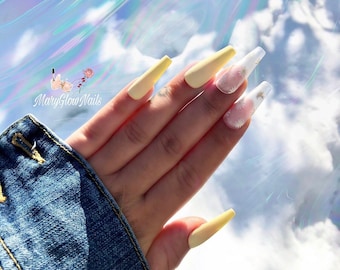 DAISY-Press on Nails- Fake Nails- Spring Nails-Pastel Nails- almond  Nails pastel daisies nail art aesthetic nails gel x nails glue on nails