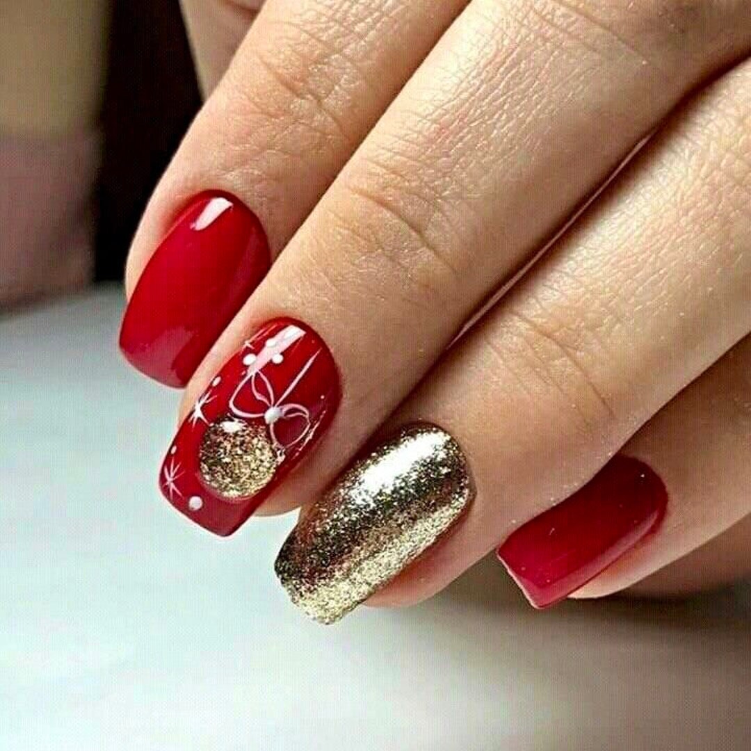 Gold leaf holiday nails : r/Nails