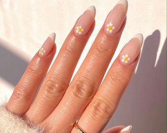 Green Daisy Nude Luxury Press On Nails – Prestige Nails