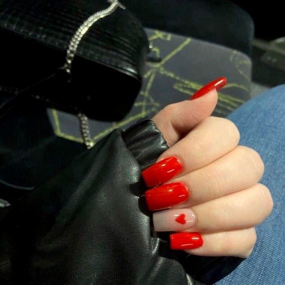 Didn't think red would look good on short nails... I was wrong :  r/RedditLaqueristas