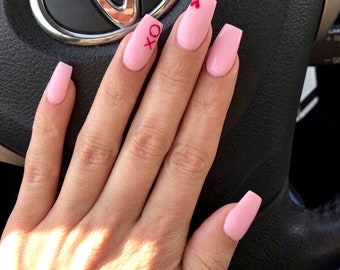 XO pink Nails-Press on nails-luxury nails-pink nails-nail art-nails-short long nails-glue on nails-aesthetic nails-vday nails-heart nails