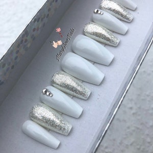ALONDRA-Press on nails-Christmas white nails-white nails-one color nails-glitter nails-luxury press ons afbeelding 5
