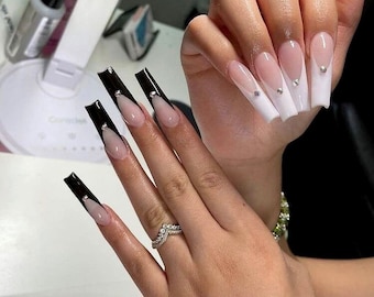 DEJA-VU-Press on nails-French nails-blacks me white nails-luxury nails-fancy nails-long short nails-gel nails-glue on nails