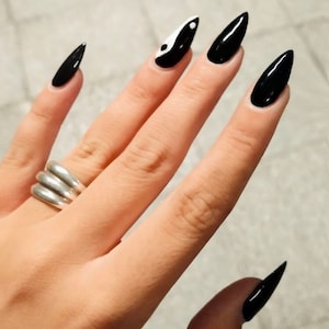 YIN YANG BLACK- Luxe nails-press ons-press on set-plain nails-black nails-nail Art -fake long nails