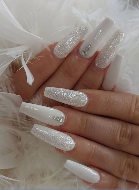 HowTo: White glitter coffin shaped nails - YouTube