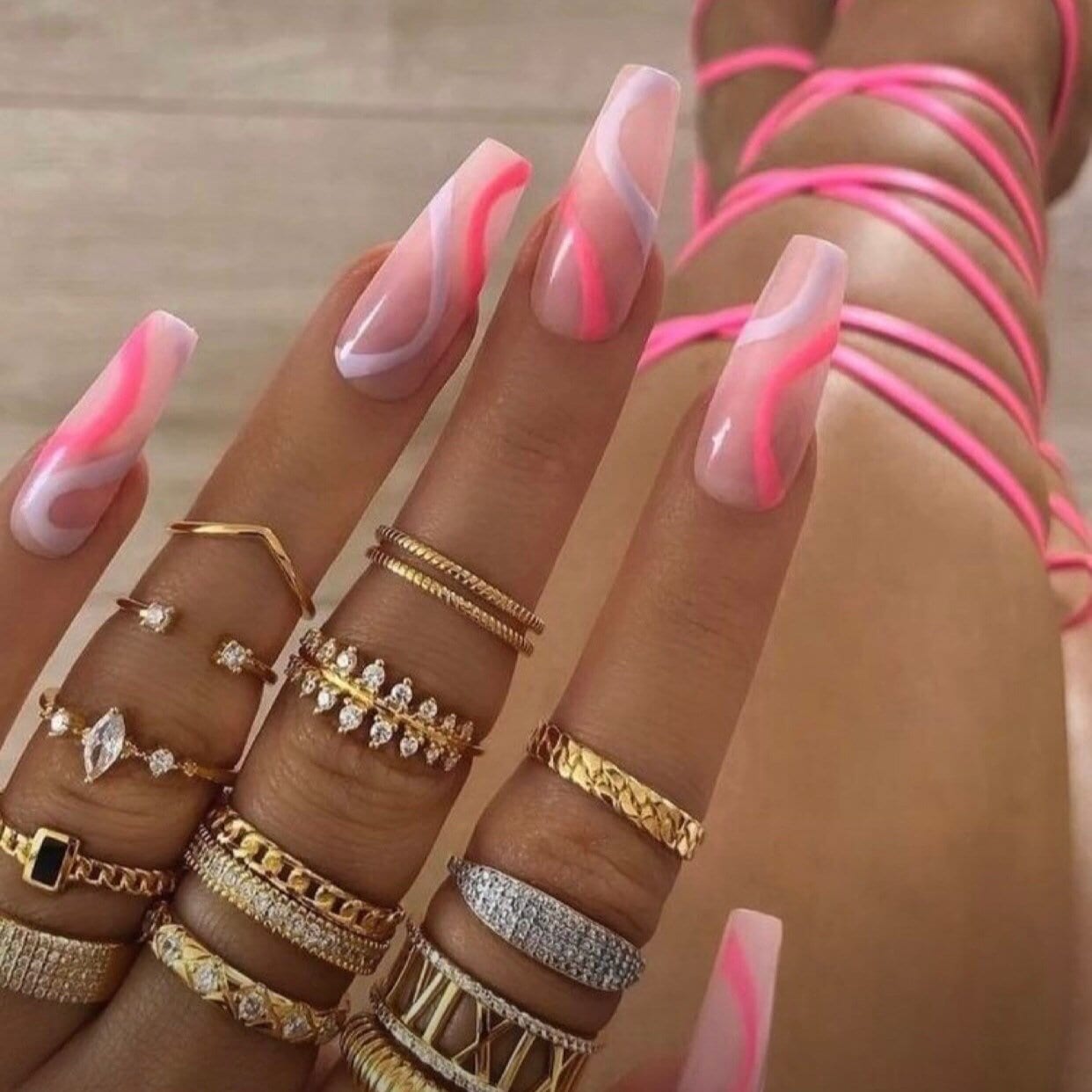 Pin by Marim_mohamed Halas on 11:11 | Girly swag, Stylish girls photos,  Black and white photo wall