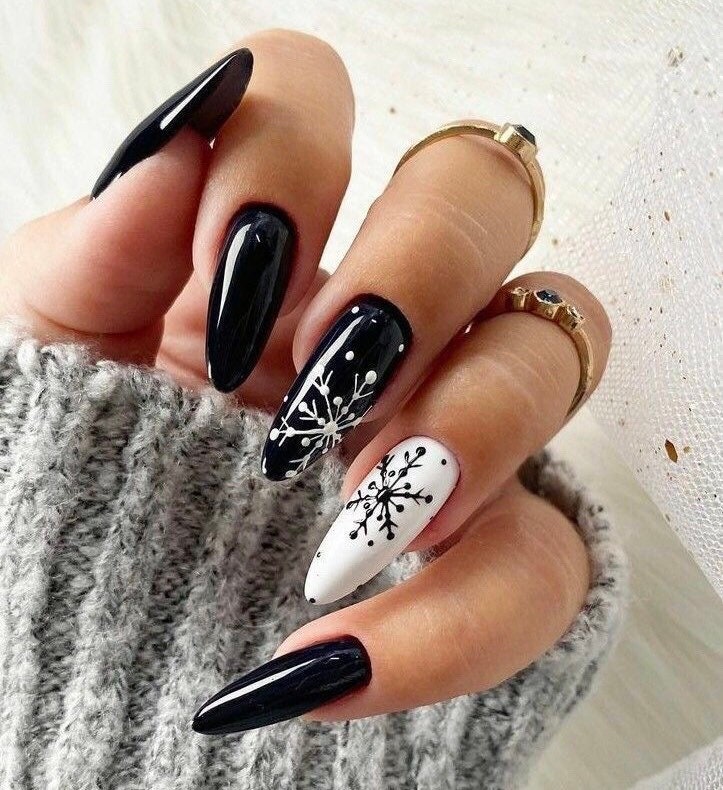 B & W Snowflakes Press on Nails-christmas Nails-snowflakes - Etsy