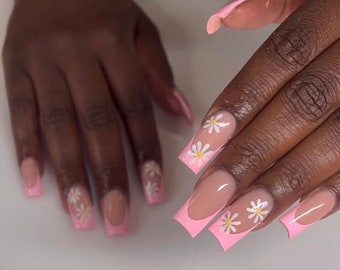 MIS FLORECITAS-press on nails-pink french nail-luxury nails-glue on nails-reusable press ons-pretty nails-gifts for her-spring nails