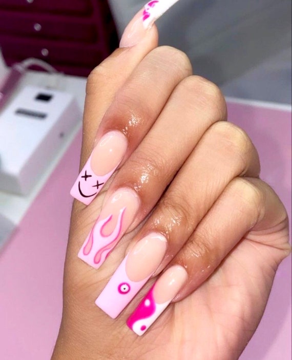 Buy Secret Lives Acrylic Designer Artificial Extension Pink Color White  Check Design and Studs Fake Nails Design 24 pcs Set with Manicure Kit Online  at Best Prices in India - JioMart.