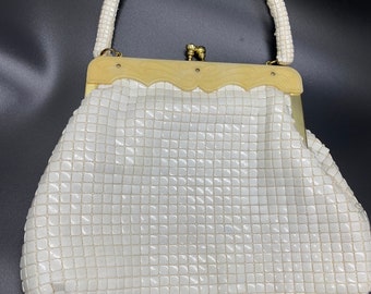 Vintage 1950’s Pearlescent Top Handle Handbag purse Kiss Clasp MI Hong Kong Mesh Tiles
