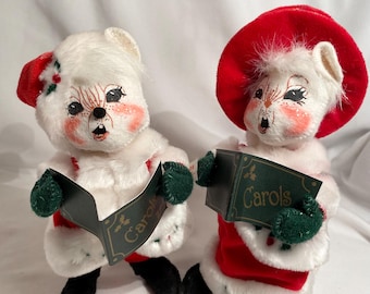 2 2005 Annalee Dolls Christmas Caroling Mice Santa & Mrs. Claus Mouse Holiday Decor Collectible
