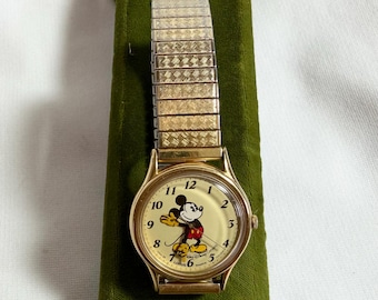 Vtg Walt Disney Mickey Mouse Watch Lorus Quartz V515-6100D Works Elastic Band