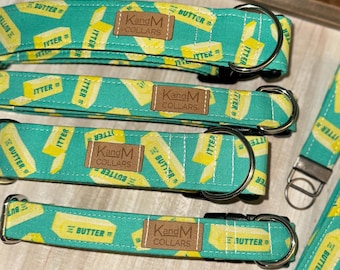 Big Sticks of Butter Hundehalsband, Martingale oder flaches Halsband, Hundehalsband aus Stoff, KandMcollars, Unisex Halsband, Lebensmittel, Fett, Blau und Gelb