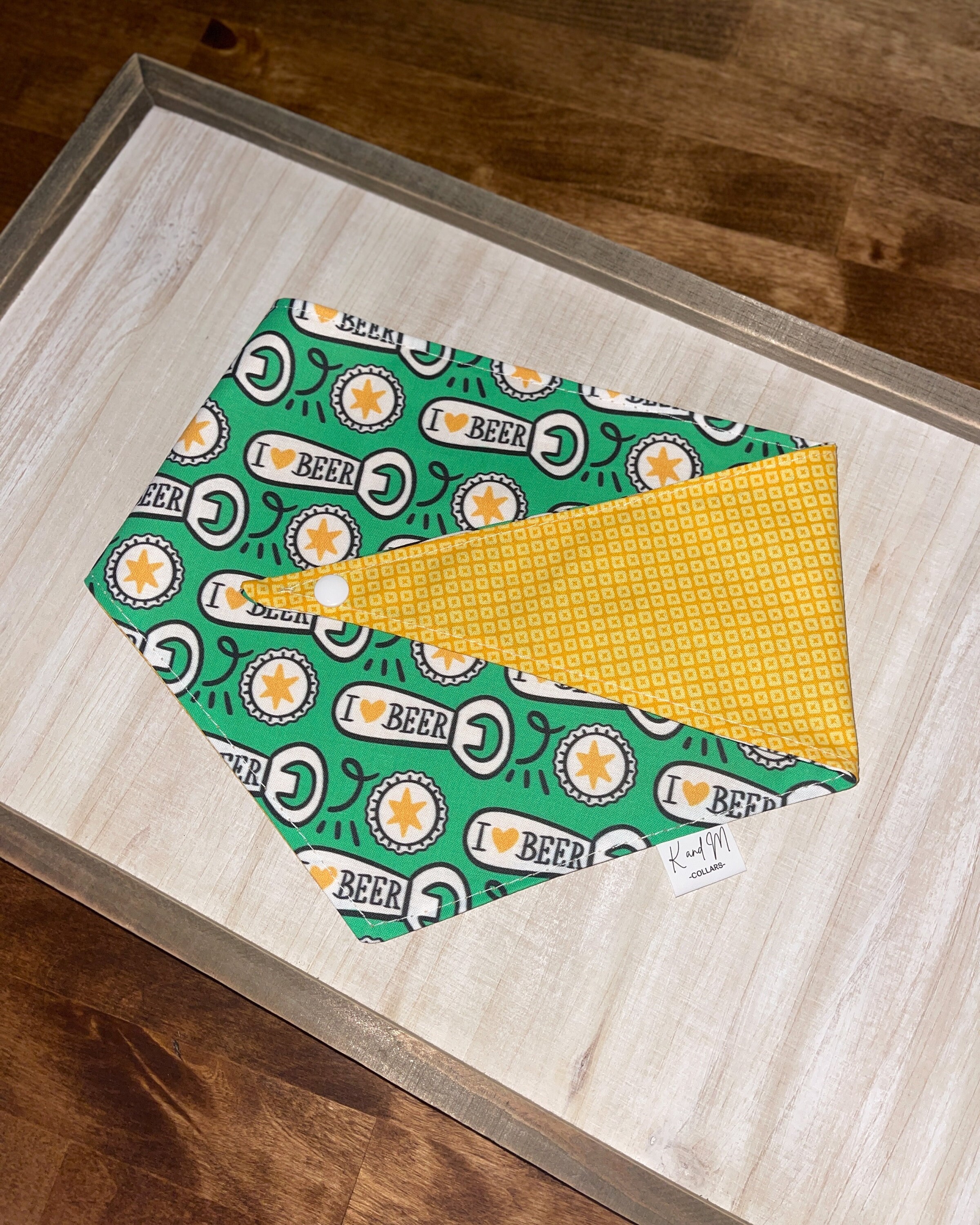 I Love Beer Snap On Bandana, Wendehalstuch für Hunde, Haustier Accessoire, K und M Halsbänder, Grün, Flaschenöffner, Schnaps