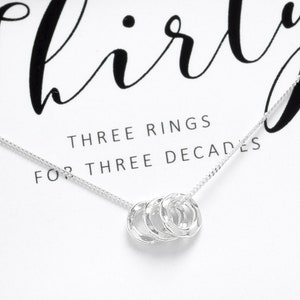 Collar de 30 cumpleaños en plata de ley, regalo de 3 anillos, joyería de recuerdo para hija, hermana y amiga