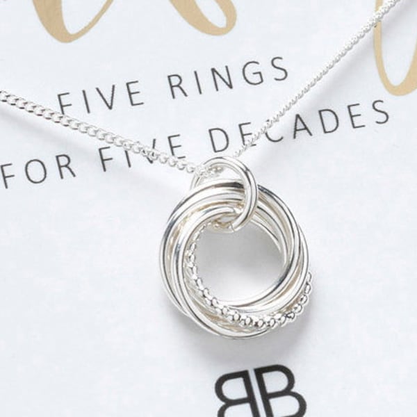 50.Geburtstagsgeschenk für Sie, 50.Geburtstagsgeschenke für Frauen, Inspirational Geschenk Freundin Geschenk, 5 Ringe für 5 Jahrzehnte, 5 Ring Halskette