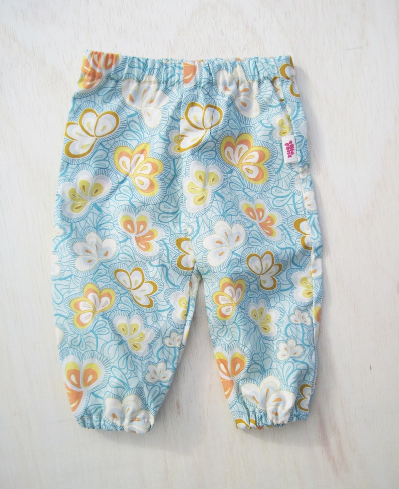 tutorial 56-68-80 zelf maken geboorte cadeau, Babybroekje patroon in 3 maten kraam cadeau