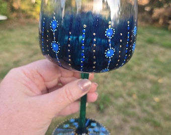Copa de vino pintada a mano