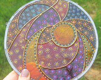 Atrapasueños de vidrio emplomado pintado a mano