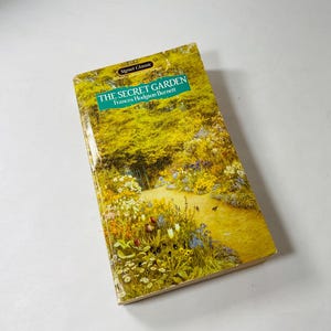 Secret Garden vintage Signet paperback book by Frances Hodgson Burnett circa 1987 Easter book gift