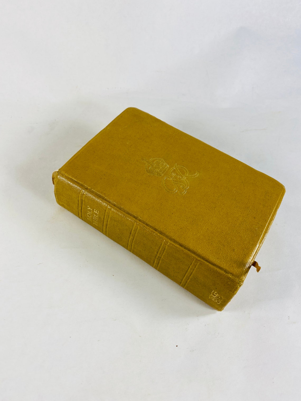 1939 Holy Bible worn leather and stamped gilt British