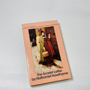 1986 Scarlet Letter vintage rosa Bantam libro de bolsillo de Nathaniel Hawthorne lectura clásica estadounidense 100 Mejores Novelas